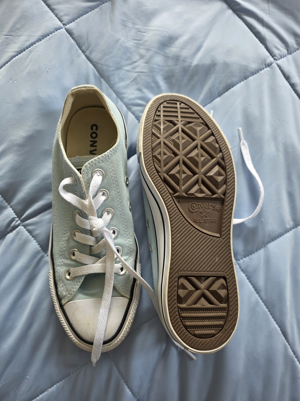 Converse Low Top Sneakers | Size W7 / M5